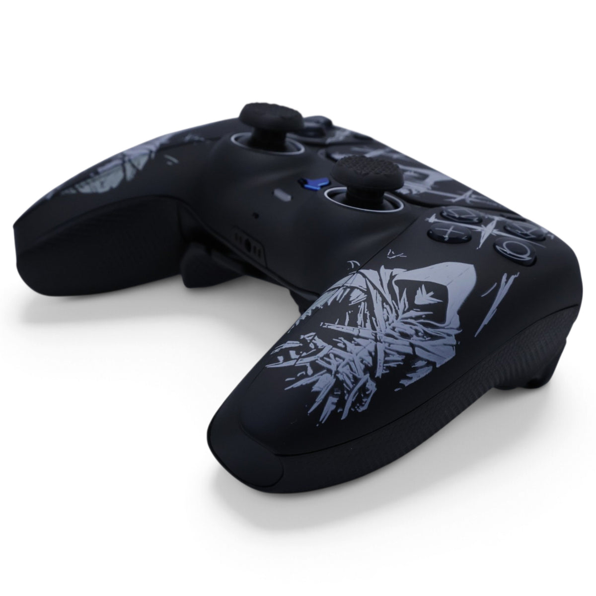Assassin Max PS5 Pro Controller mit TMR-Sticks – schräge Produktansicht