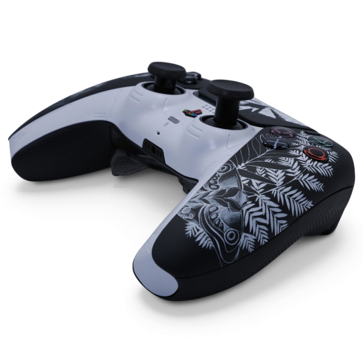 Joel Max PS5 Pro Controller mit TMR-Sticks – schräge Produktansicht