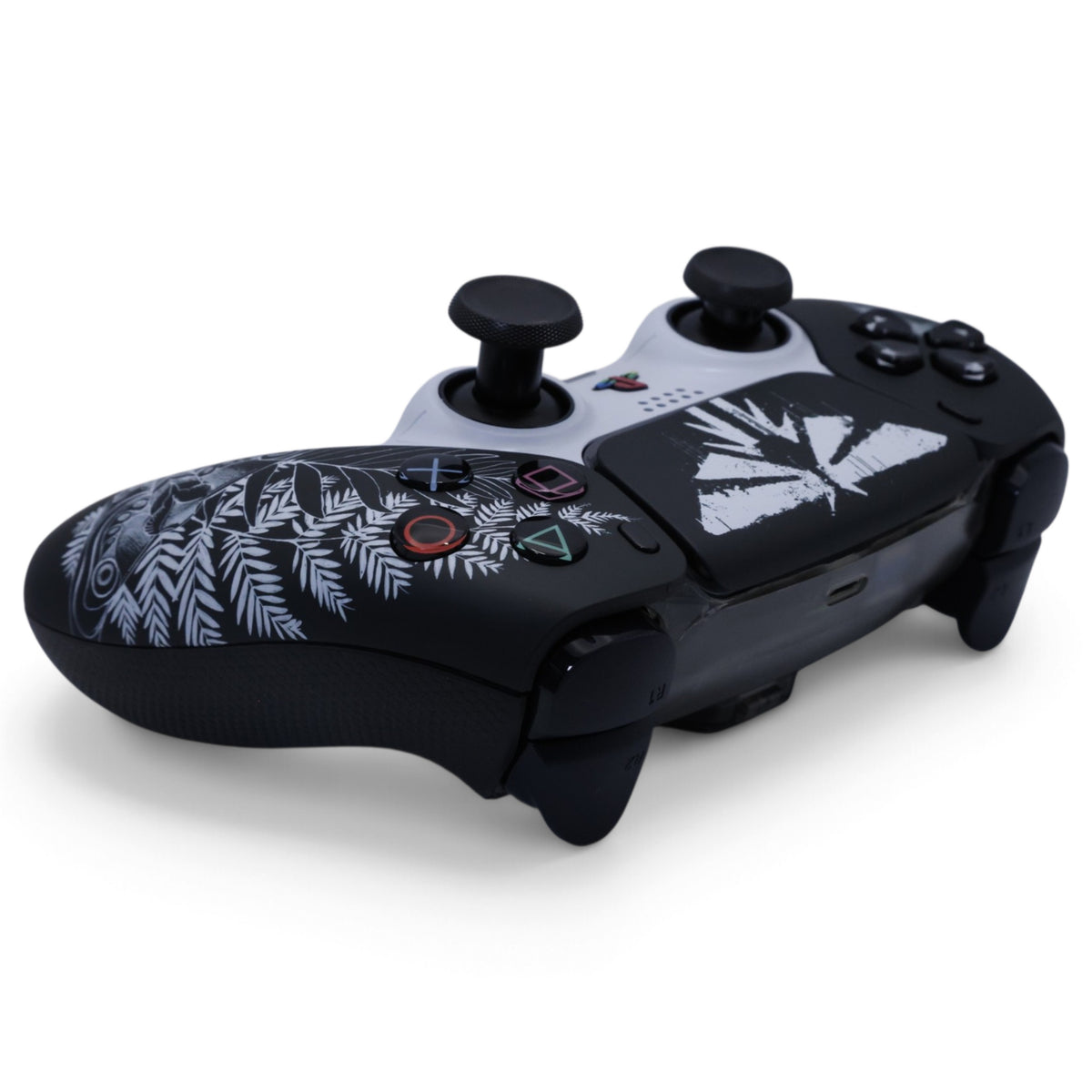Joel Max PS5 Pro Controller mit TMR-Sticks – schräge Produktansicht