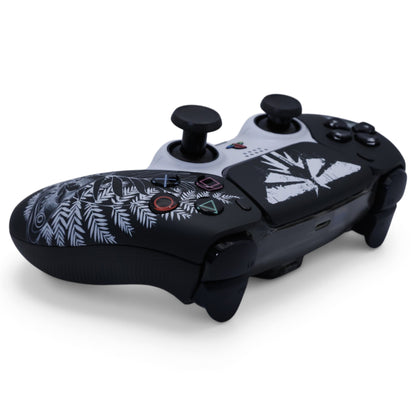 Joel Max PS5 Pro Controller mit TMR-Sticks – schräge Produktansicht