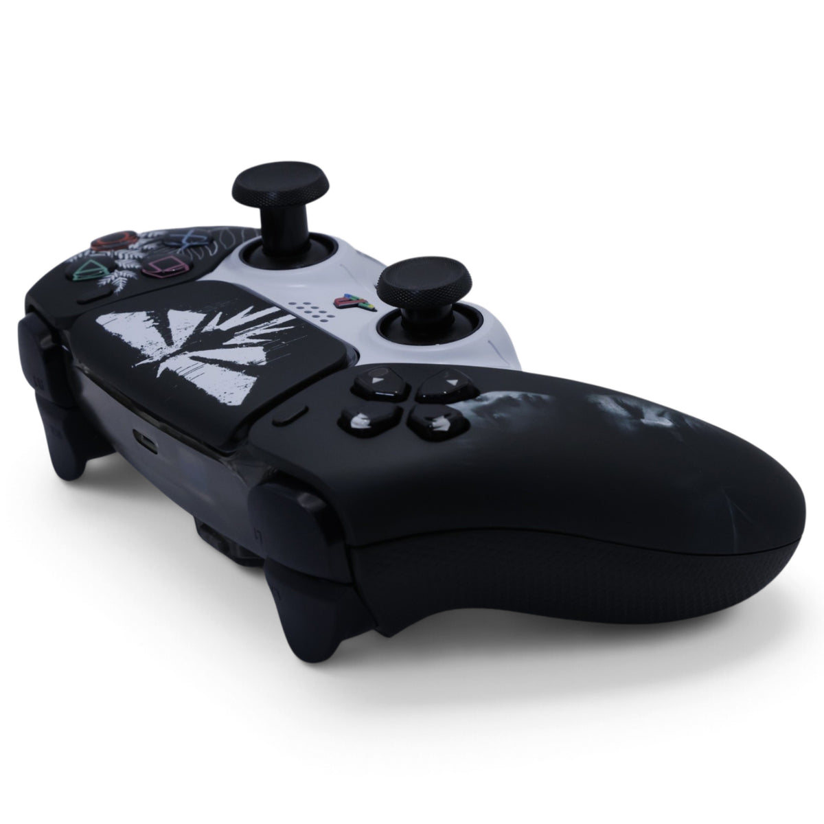 Joel Max PS5 Pro Controller mit TMR-Sticks – schräge Produktansicht