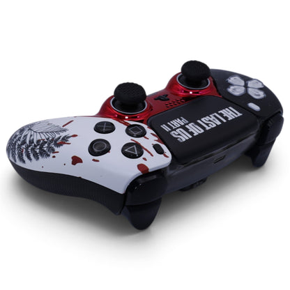 LOU II Style PS5 Pro Controller mit TMR-Sticks – schräge Produktansicht