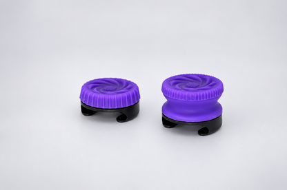 Zwei violette Joystick-Aufsätze für PS5 Controller