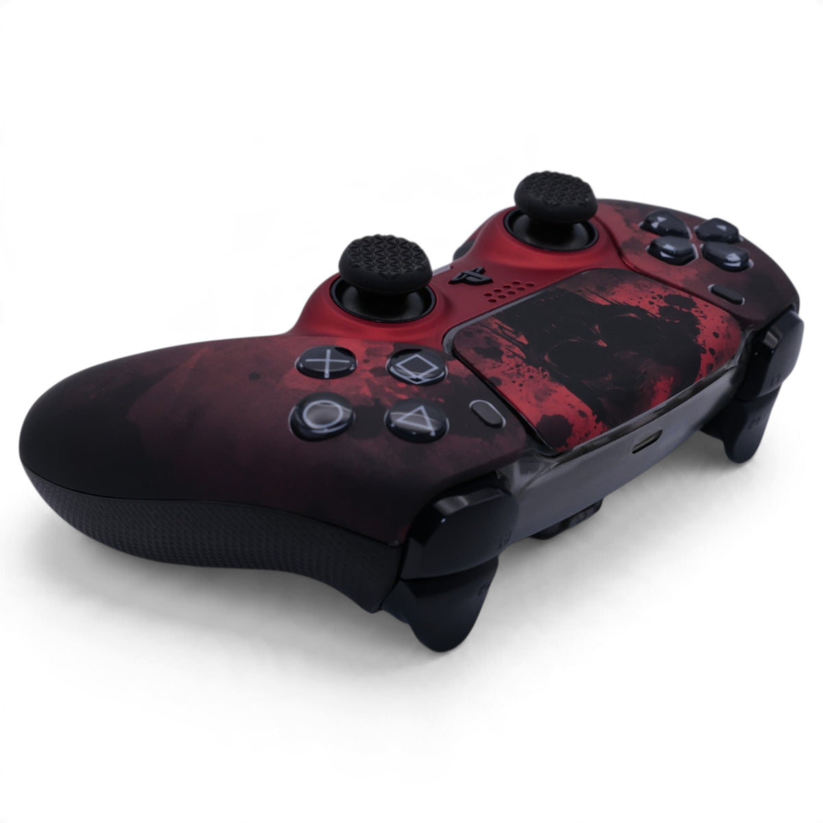 Red Skull 2 PS5 Pro Controller mit TMR-Sticks – schräge Produktansicht
