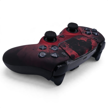 Red Skull 2 PS5 Pro Controller mit TMR-Sticks – schräge Produktansicht