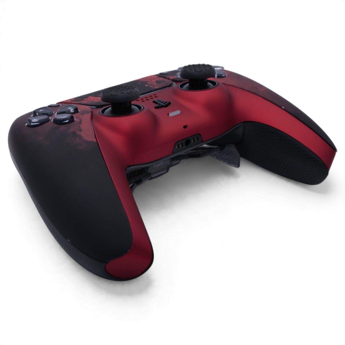 Red Skull 2 PS5 Pro Controller mit TMR-Sticks – schräge Produktansicht